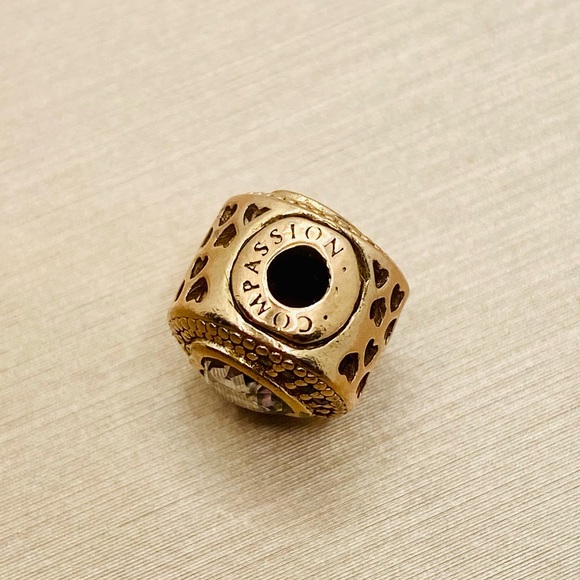 EUC Pandora 786302CZ Pandora Rose ESSENCE Compassion Charm - Picture 12 of 14